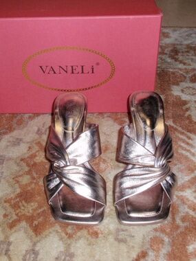 Van Eli Taber Color Mercury Kitten Heel Shoes Size 7.5 M New In Box